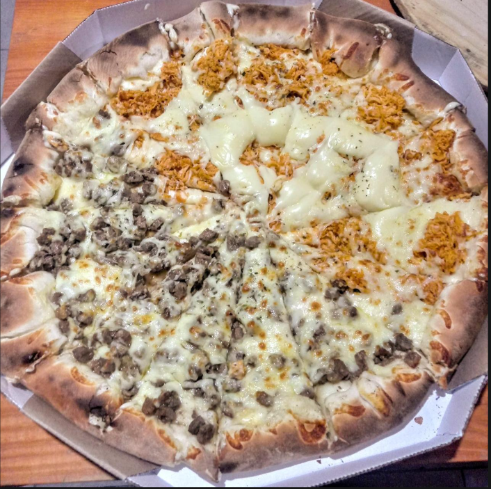 Pizza mista com vários sabores